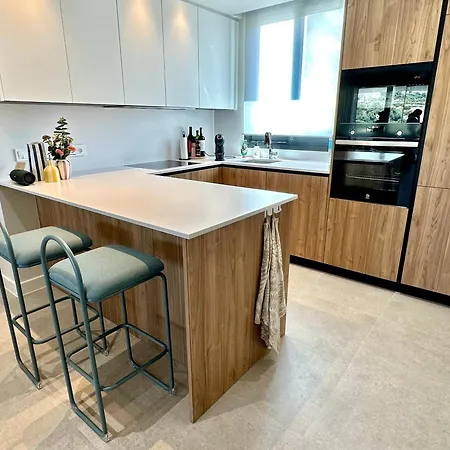 Stylish 3-bedroom In Azahar De Apartment