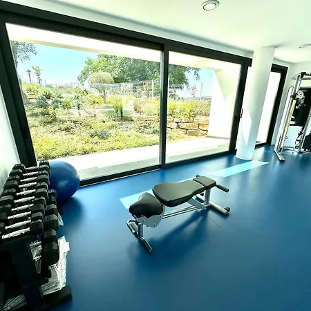 Stylish 3-bedroom In Azahar De Estepona