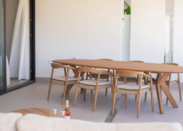 Stylish 3-bedroom In Azahar De * Estepona