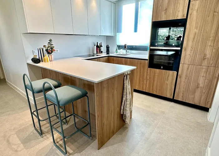 Stylish 3-bedroom In Azahar De Lägenhet