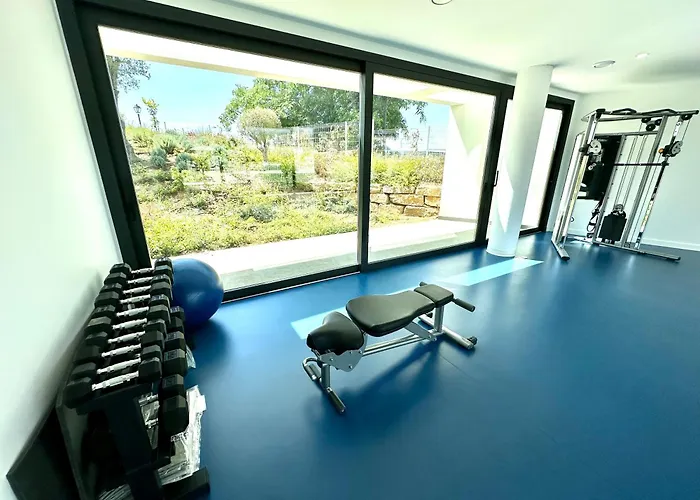 Stylish 3-bedroom In Azahar De Estepona