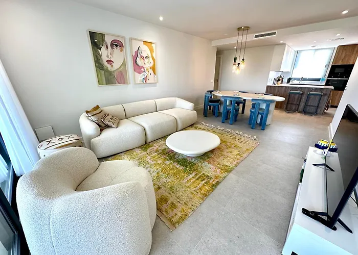 Stylish 3-bedroom In Azahar De Lägenhet *