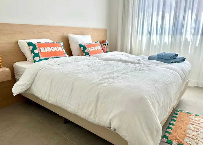 Stylish 3-bedroom In Azahar De * Estepona