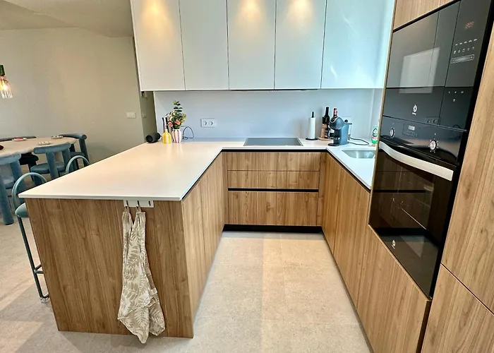 Stylish 3-bedroom In Azahar De * Estepona