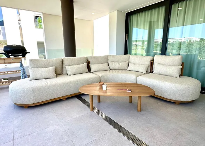 Stylish 3-bedroom In Azahar De Estepona