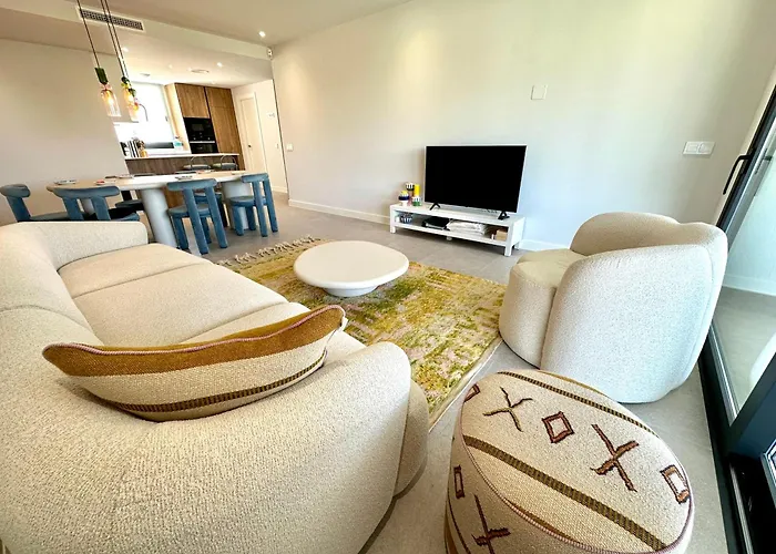 Stylish 3-bedroom In Azahar De Lägenhet