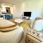 Stylish 3-bedroom In Azahar De Apartment