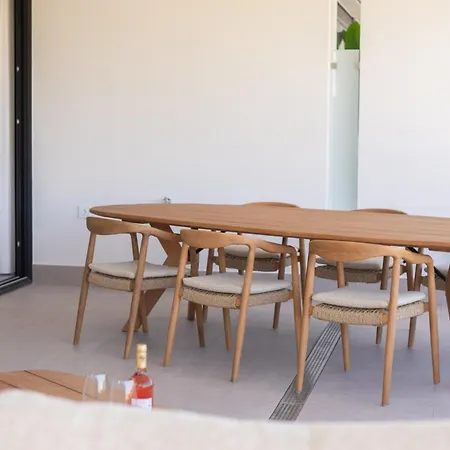 Stylish 3-bedroom In Azahar De * 에스테포나