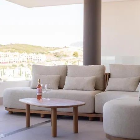 Stylish 3-bedroom In Azahar De *