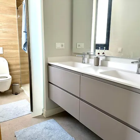 Stylish 3-bedroom In Azahar De 아파트 에스테포나