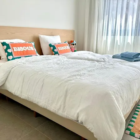 Stylish 3-bedroom In Azahar De * 에스테포나