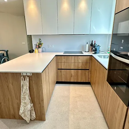 Stylish 3-bedroom In Azahar De * 에스테포나