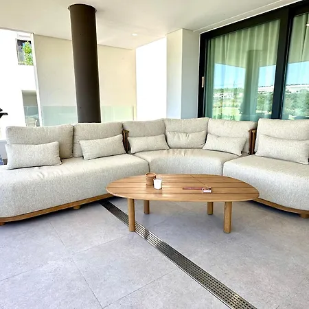 Stylish 3-bedroom In Azahar De 에스테포나